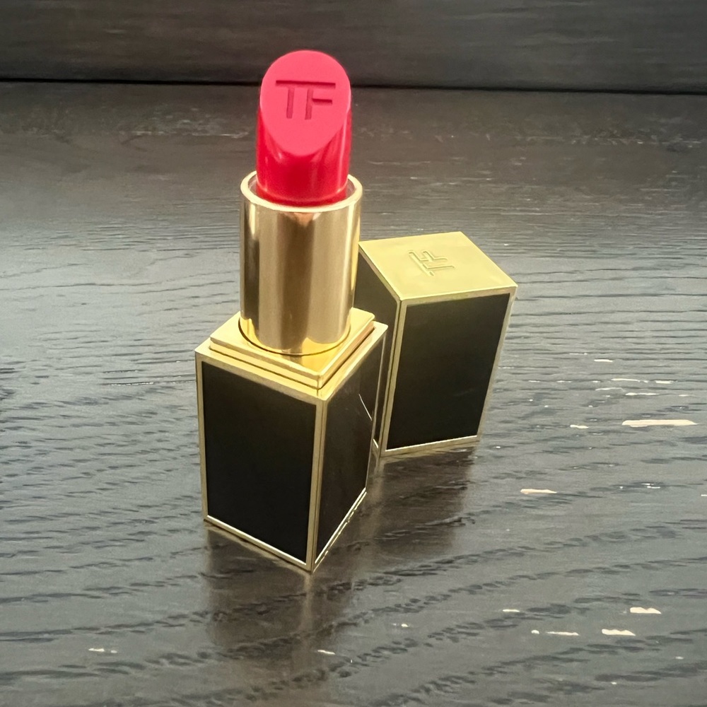 NEW Tom Ford cherry lush Lipstick - Picture 5 of 6